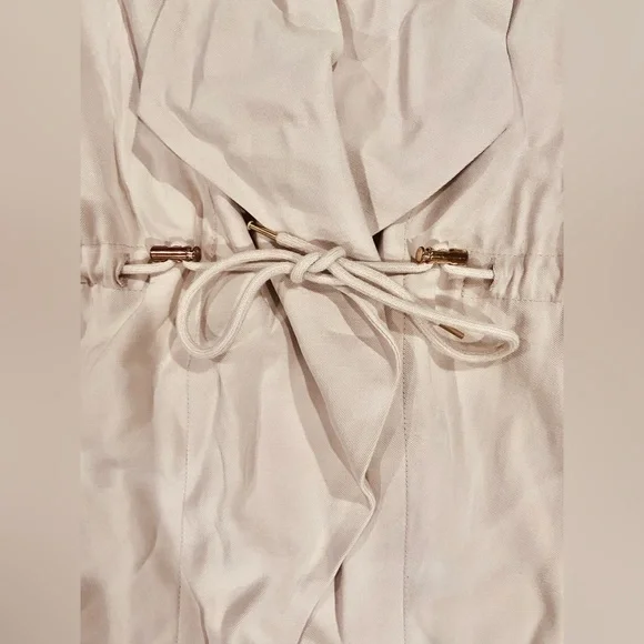 Beige Lightweight Cinch Waist Adjustable Sleeves Trench style top with pockets M - Picture 3 of 7